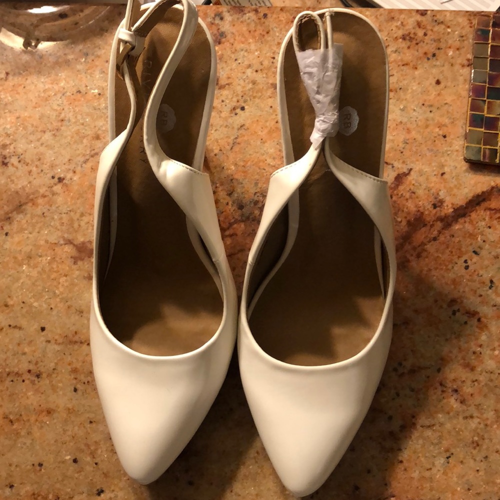 White Sling-back Pumps, 10 (US)